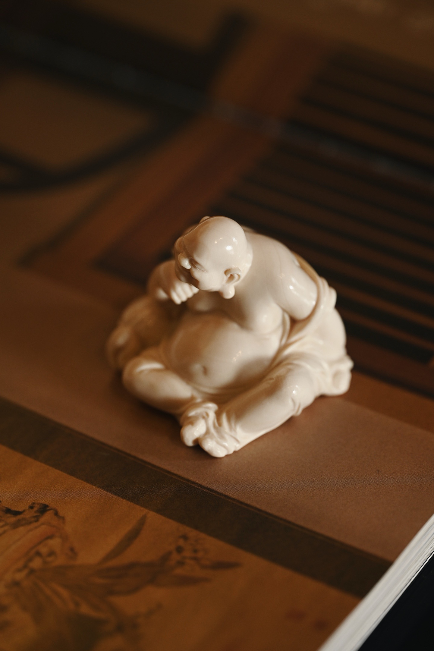 猛犸 | 弥勒 小摆件料质细腻，尺寸小巧精致，运刀变化灵活，弥勒佛身形圆润，神情