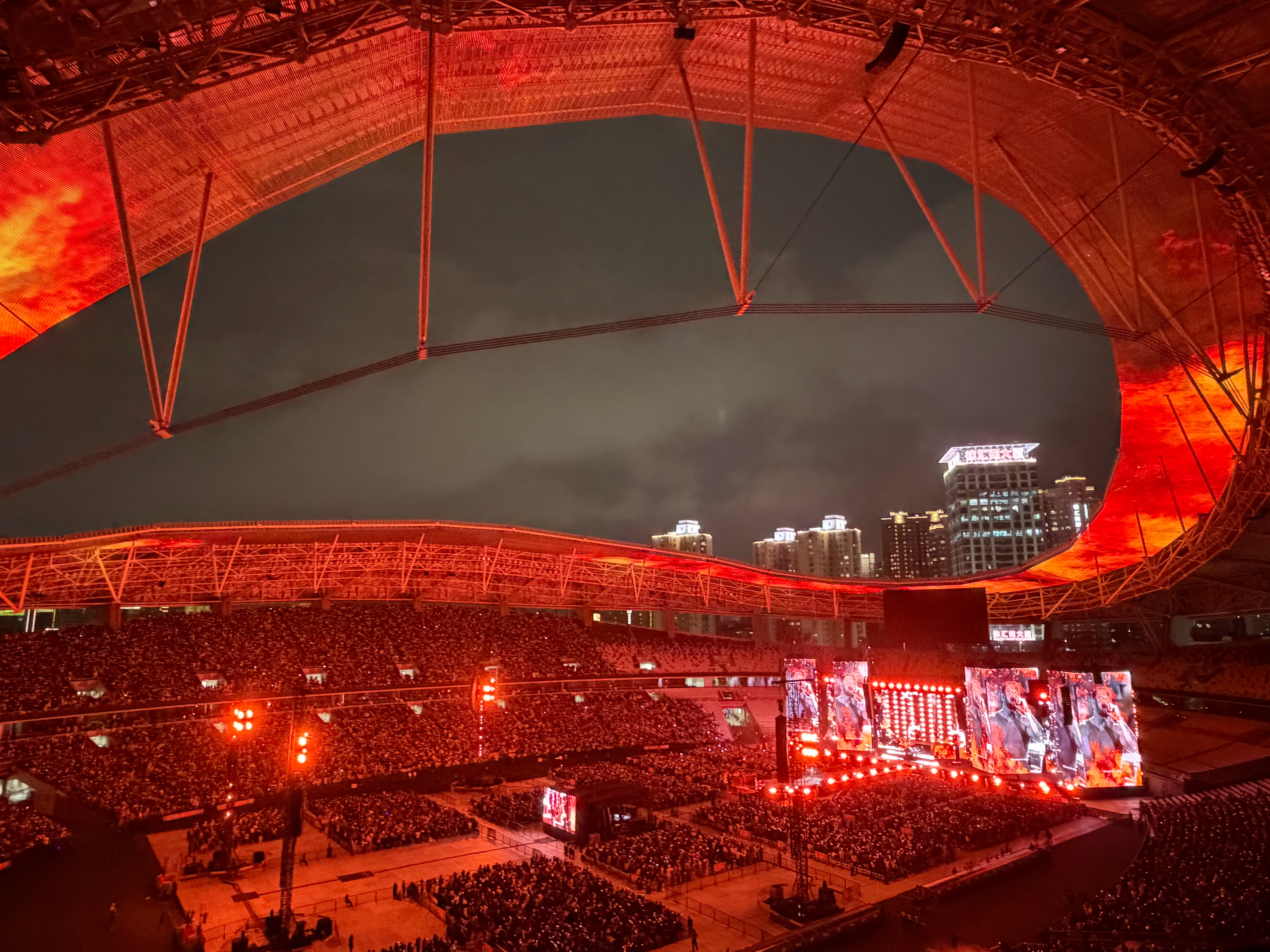 如果你6点离开上海赛车场，那么7点半就可以坐在这看梦龙了 上海·上海体育馆