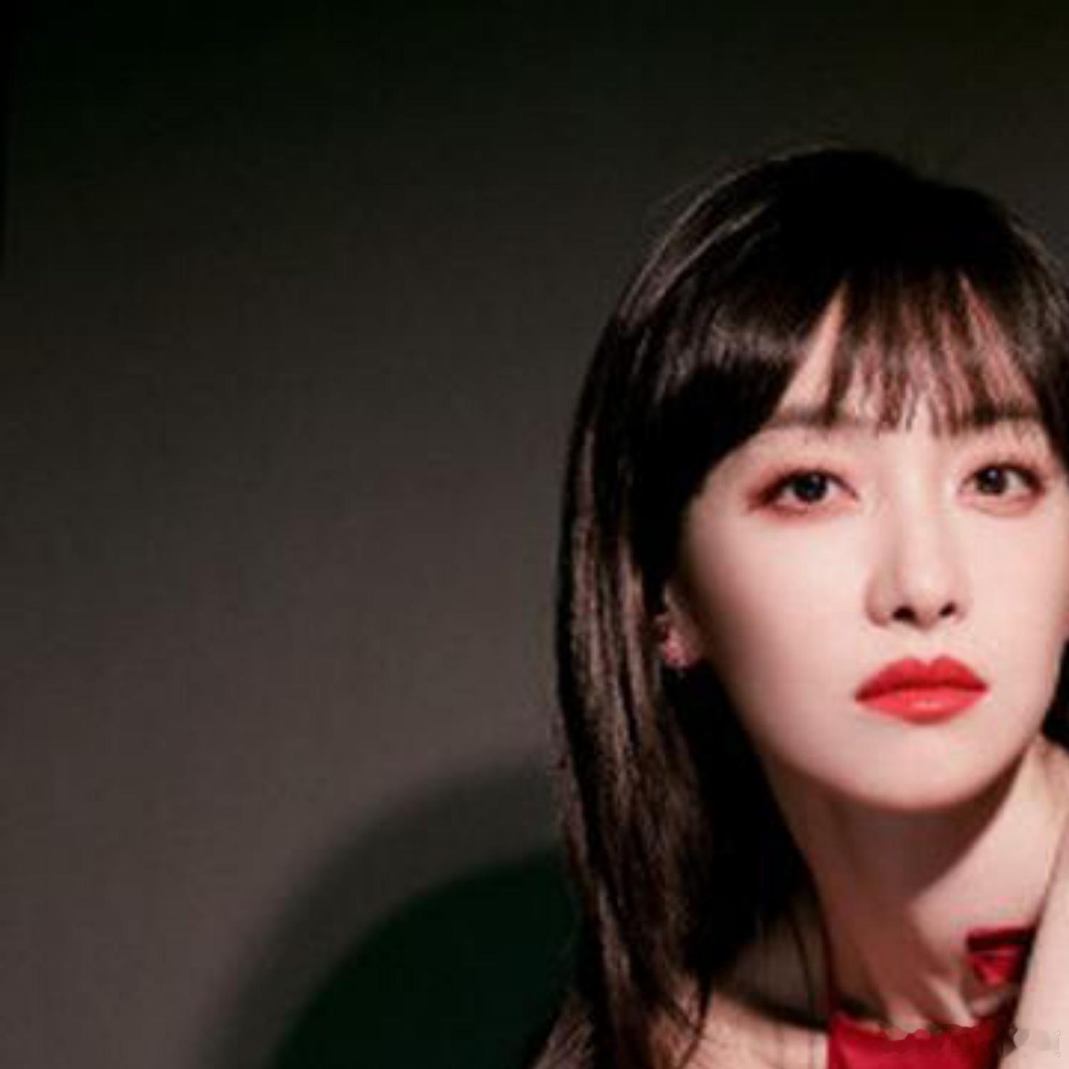 宋茜这一身红裙，小性感之余有点魅惑 ​​​