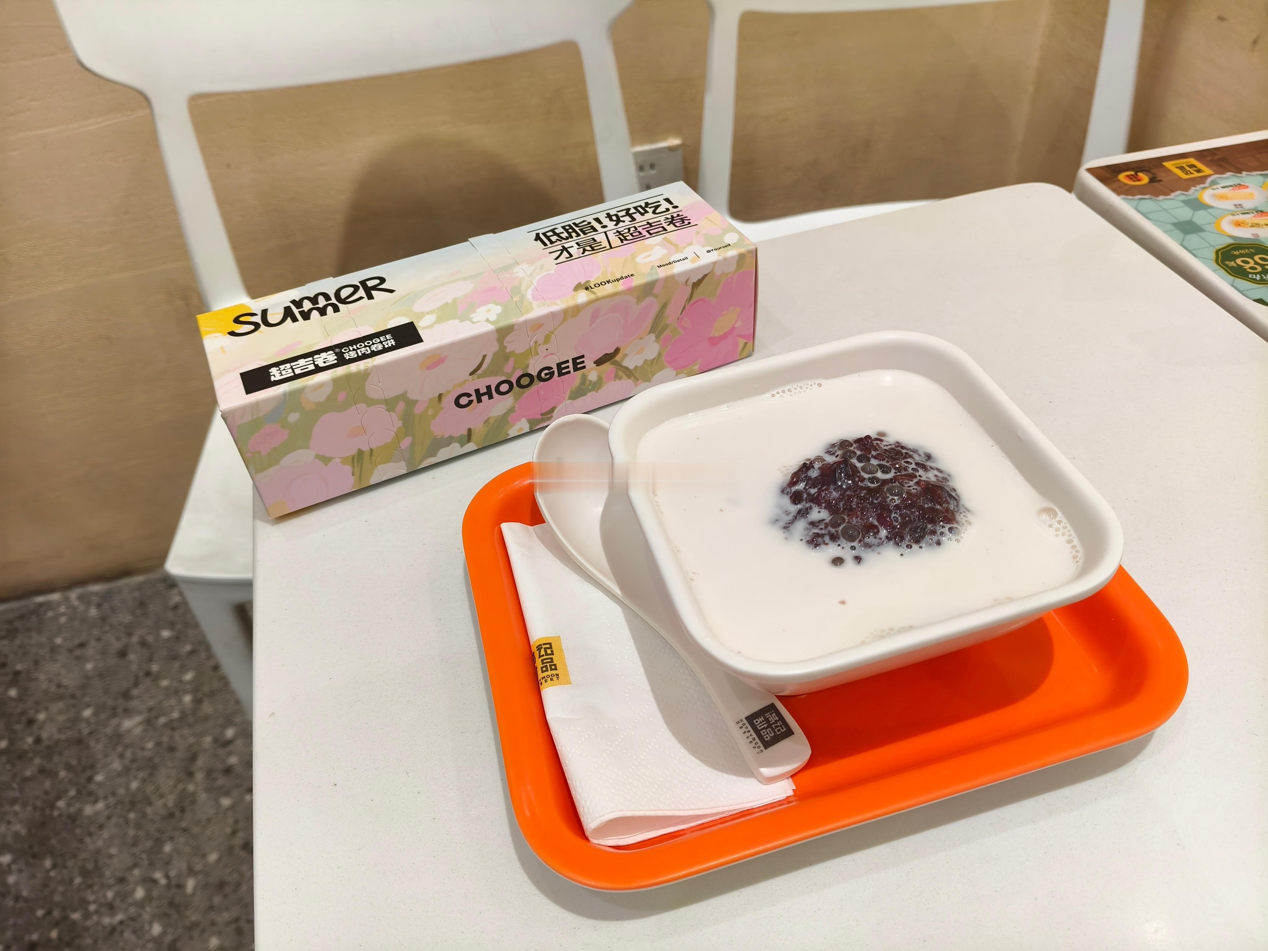 客户身份证还没到在永旺打发一会儿时间吃个午饭  ​​​