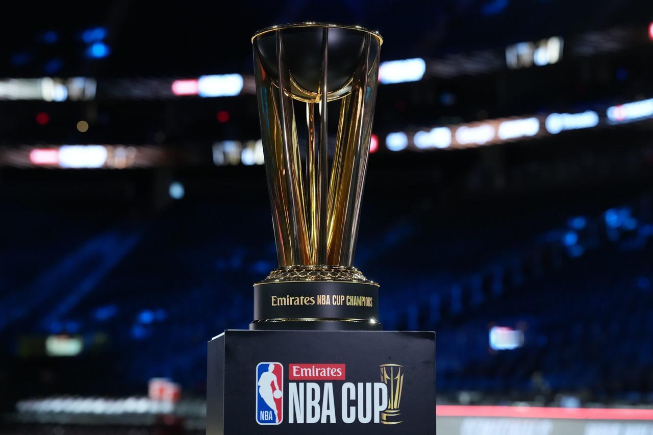 圣安东尼奥马刺与纽约尼克斯双双挺进2025年NBA杯决赛，两队将于当地时间周二晚