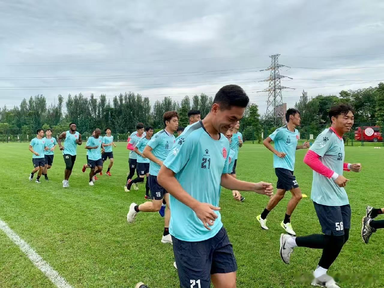 川超内江vs宜宾川超阳哥之战来了 “甜城”遇“酒都”，绿茵起硝烟！内江主场发力，