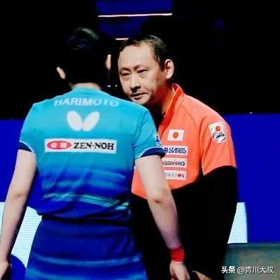 一个细节说明张本美和已经有了防备！

只要和国乒对战，
暂停的时候，
她和张本宇