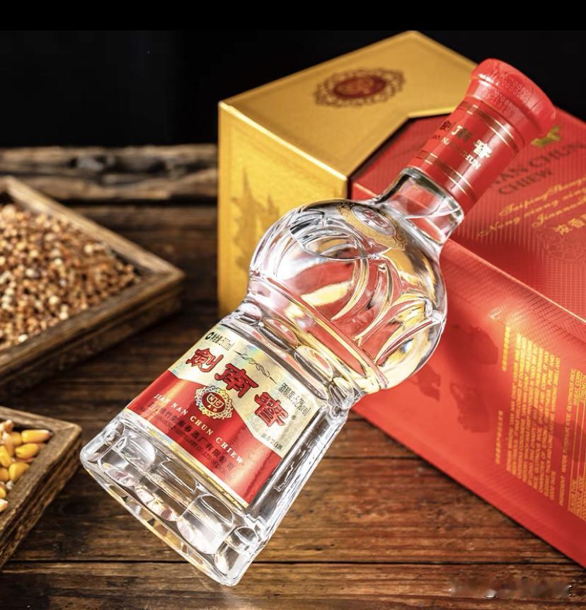 广东当地怪象：酒桌上看不见玉冰烧，却偏爱这几款低调酒，款款纯粮
 
 
1、水晶