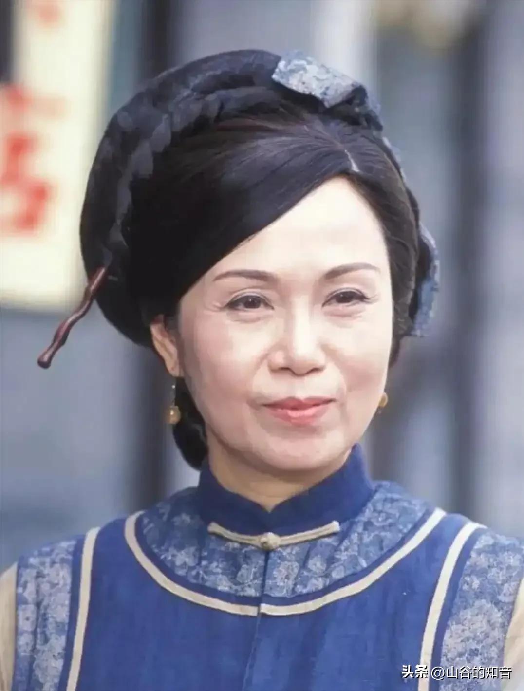 79岁的香港演员陈嘉仪，独居珠海。不是因为她没有家人，而是她两个儿子的心就如同铁