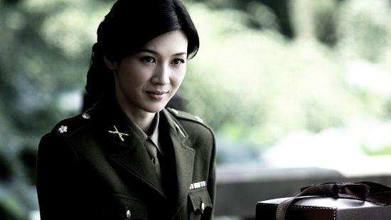 2011年身家50亿的温州首富周旭辉，瞒着原配，看上了“李云龙”饰演者的老婆童蕾