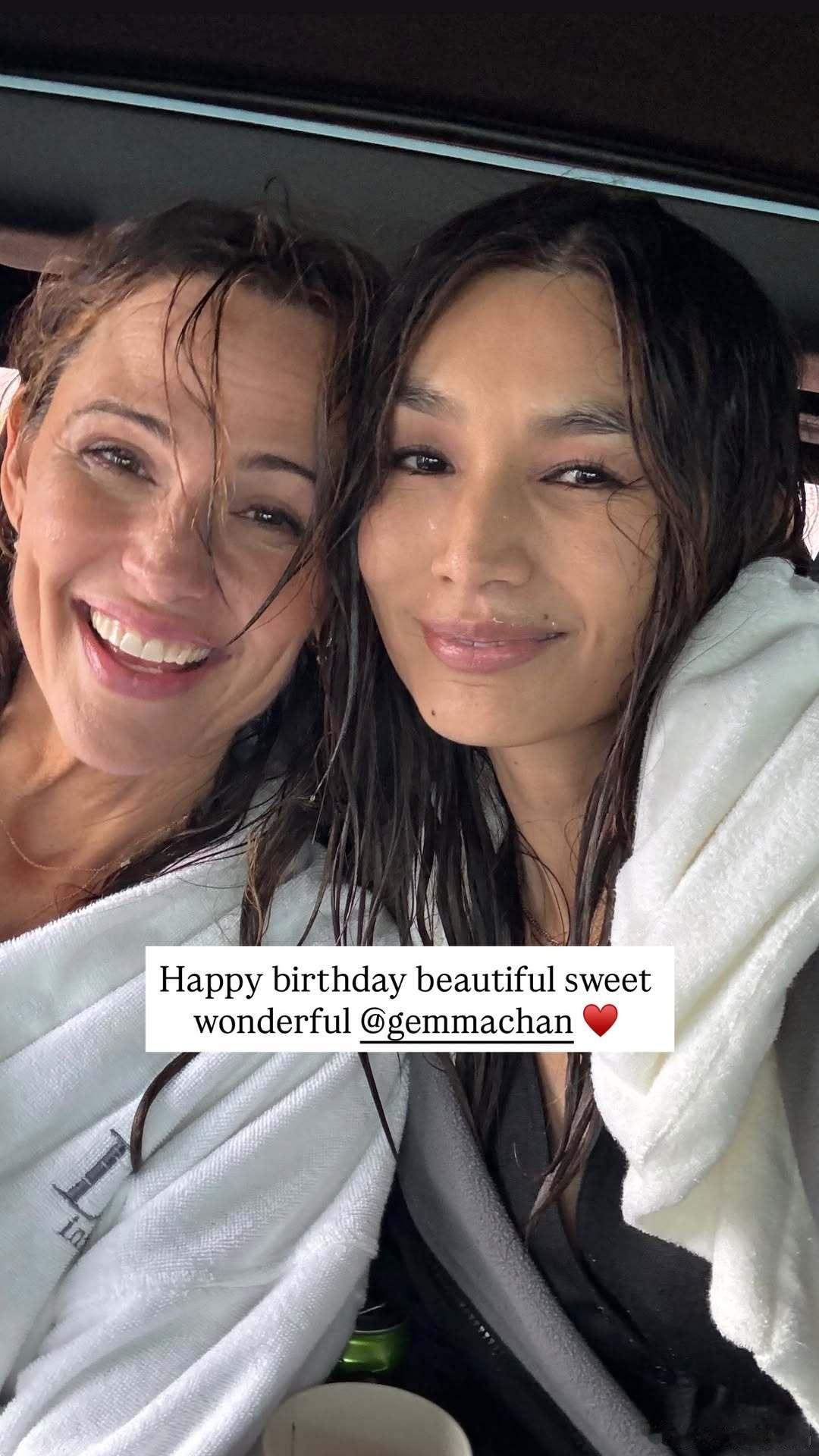 Jennifer garner詹妮弗加纳晒出和和嘉玛陈的合影为她庆生，两人合作了