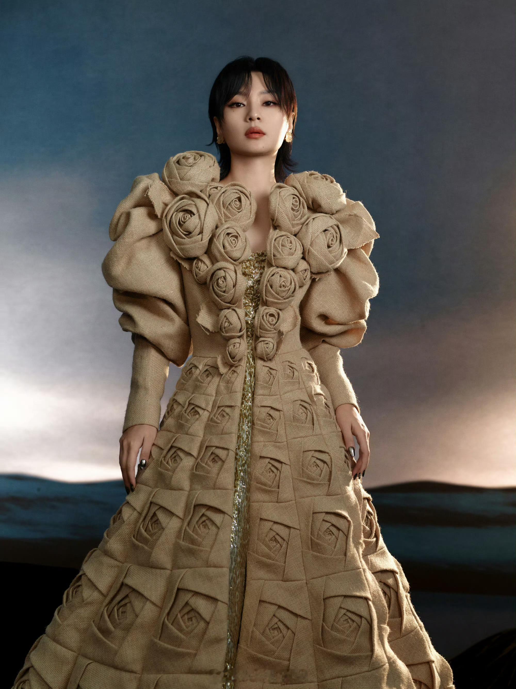 周笔畅✖️猫耳声刻2026，上身 Viktor & Rolf 2026 秋冬新季