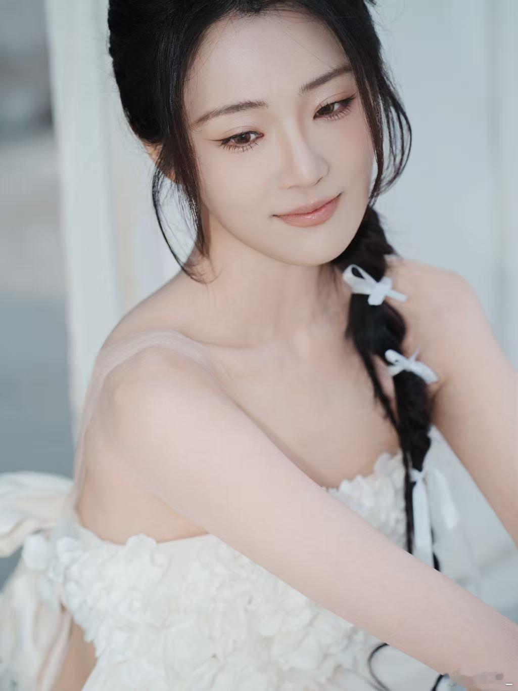 凯丽女儿张可盈回应网友高要求看过张可盈演的很多戏，演技不错，尤其是《幸福到万家》