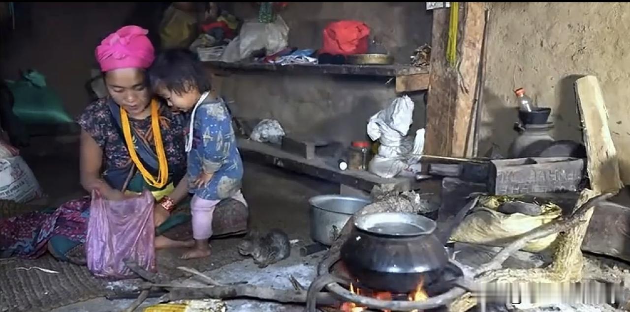 成年前种地，成年后政府工作人员，看翠花家的生活视频，同一种生产方式，农民不同的发