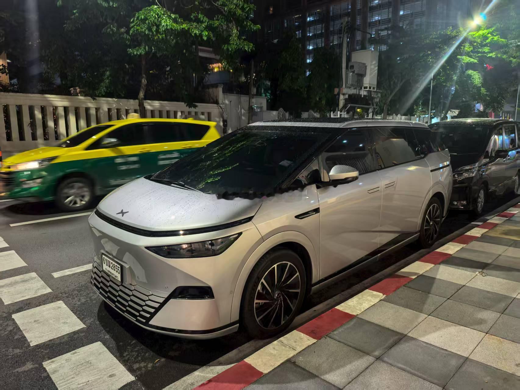 在泰国的街头漫步，一会儿一辆，小鹏X9在这边越来越常见了汽场全开JR的世界[超话