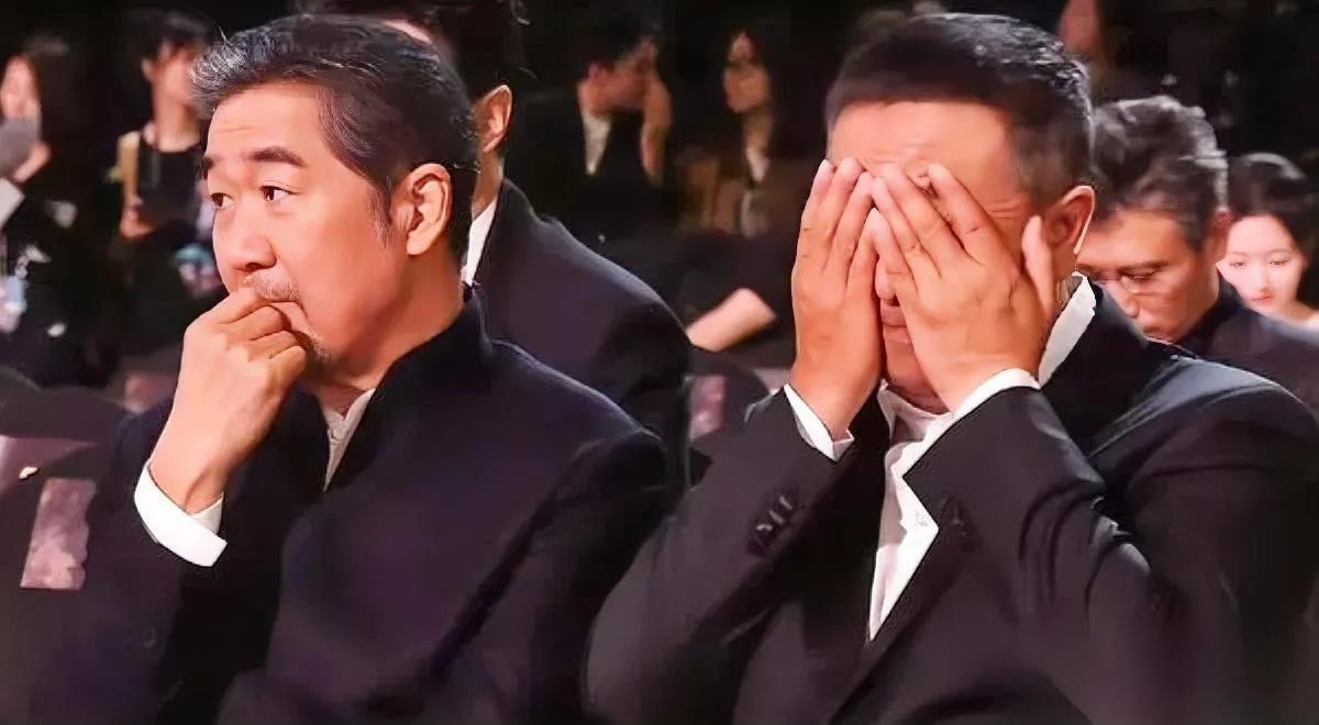 明星晚会秒变犯困现场！

老戏骨们集体撑不住？

星光大赏熬到十一点半，李乃文直