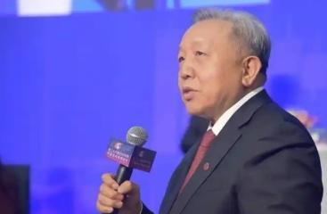 [太阳]人大教授吴晓求尖锐指出：你要存钱，银行问你钱哪来的，你要取钱，又问你要去