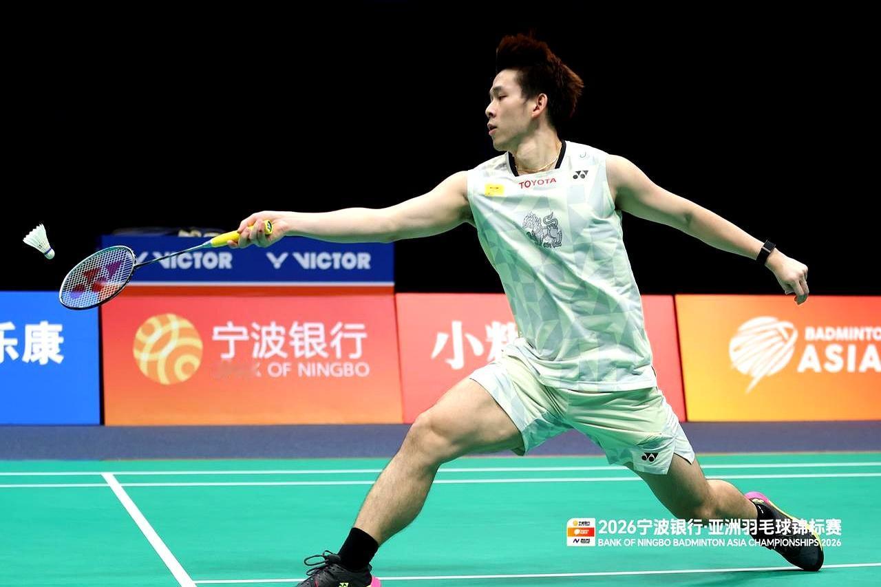 亚锦赛男单大冷门！翁泓阳先赢后输，头号种子昆拉武特惊险晋级。
 

宁波奥体中心