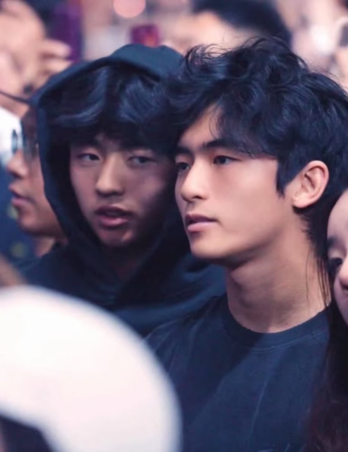 破案了，张柏芝儿子其实最像的是舅舅，太像张柏芝的亲弟弟了…张柏芝大儿子疑似恋爱