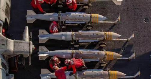 以色列五天往伊朗头上砸了超过5000枚航空炸弹，就在大家都以为以色列空军要弹尽粮