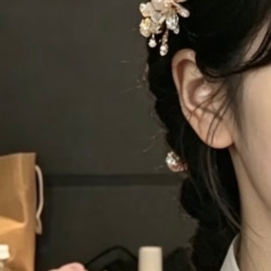 0000种玉米🌽1、选种：每年购买种子的时候，农民都会选择抗旱、抗倒伏的种子，