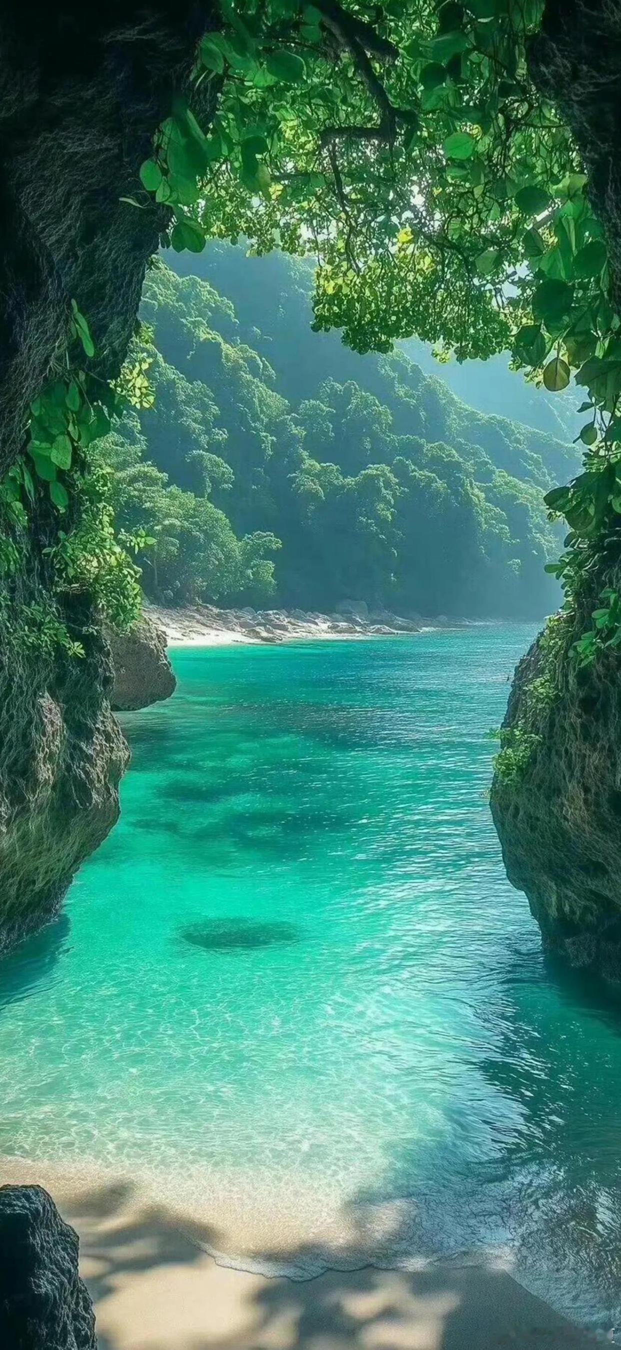 碧水藏于青山间，一叶轻舟渡清欢～ 