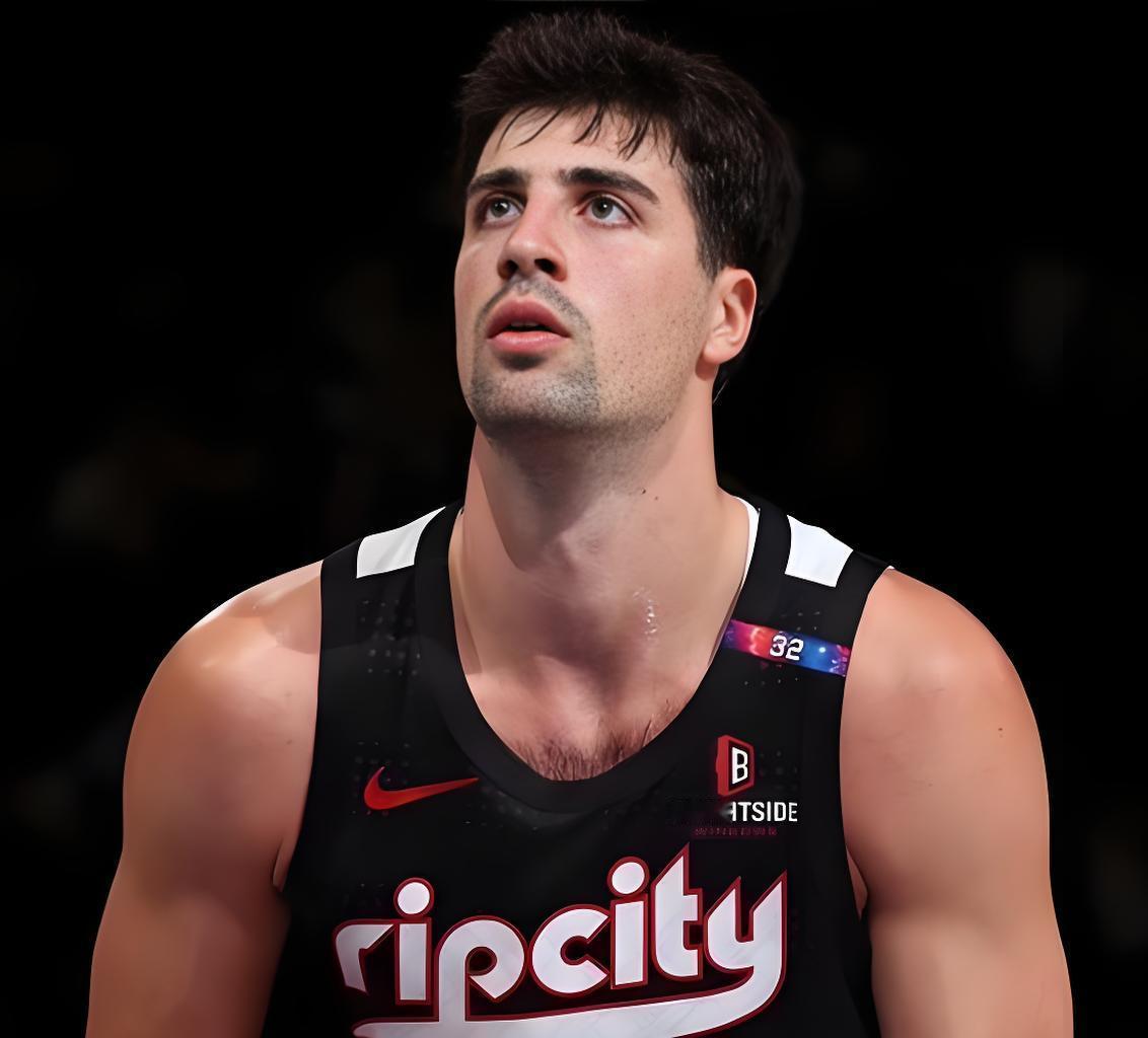 阿夫迪亚41+12封神！开拓者绝杀太阳重返季后赛，布克7000万年薪成最大笑话！