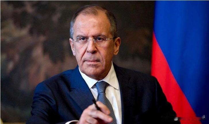 俄媒爆料拉夫罗夫挖出“内鬼”，这事儿太精彩了。2017年，时任美国总统特朗普和拉