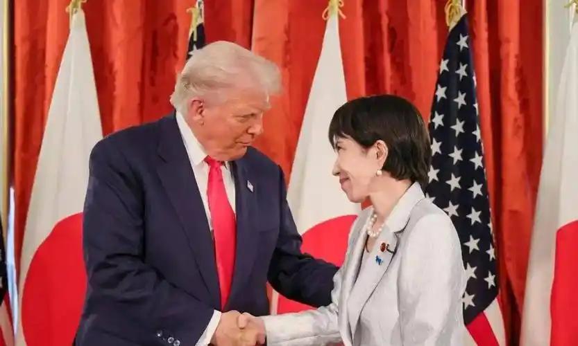 特朗普刚结束访华，踏上回美国的路，日本这边就没闲着，高市早苗赶紧打电话过去，想稳