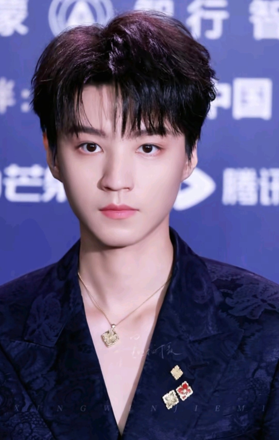 谁懂啊！电影之夜最欢乐一幕来了😂 王俊凯张若昀看见什么笑成这样 沈腾为宣传新片