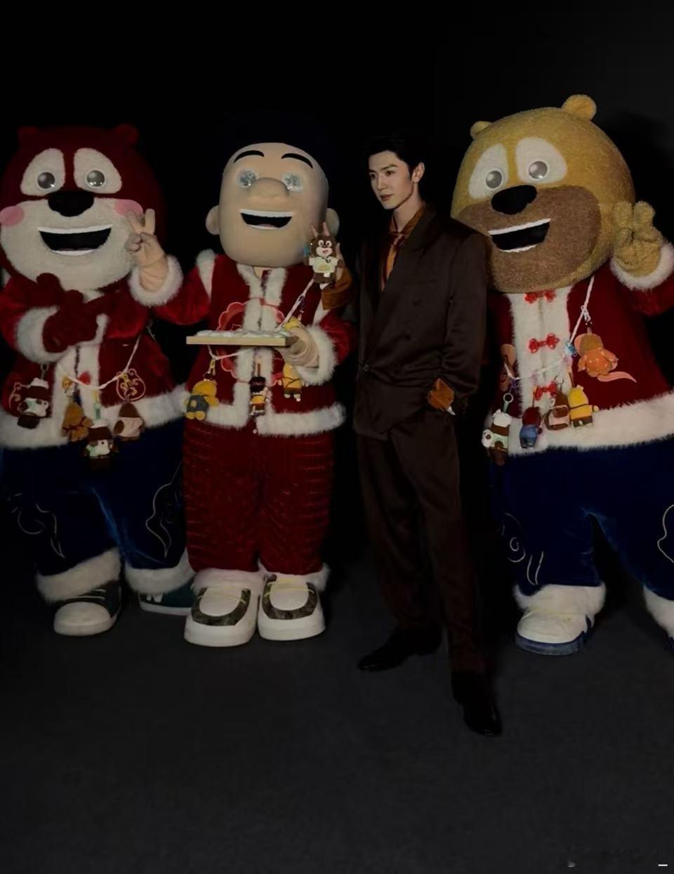 熊出没在微博之夜卖霉豆腐微博之夜也太整活了😂熊出没三人组现场摆霉豆腐摊，明星们