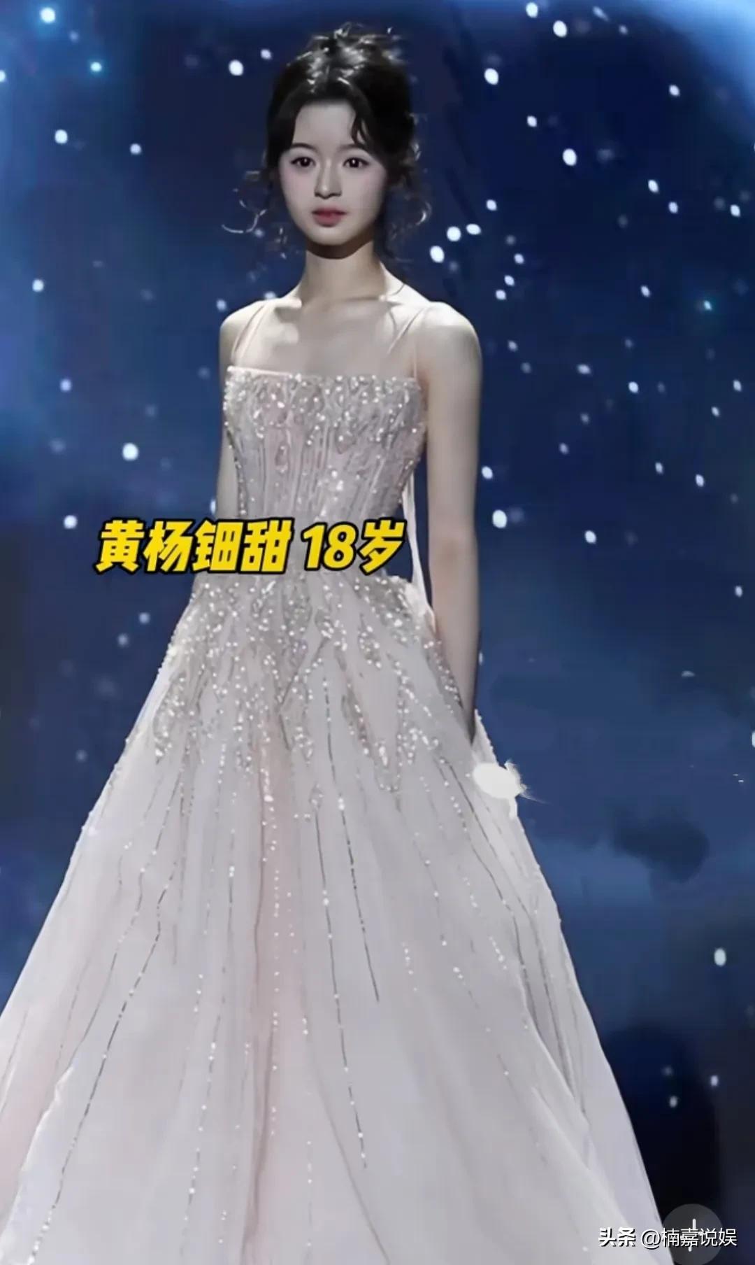 黄杨钿甜耳环耳环风波过后，第一次正式亮相红毯，参加活动微博之夜！
她穿着一身粉色