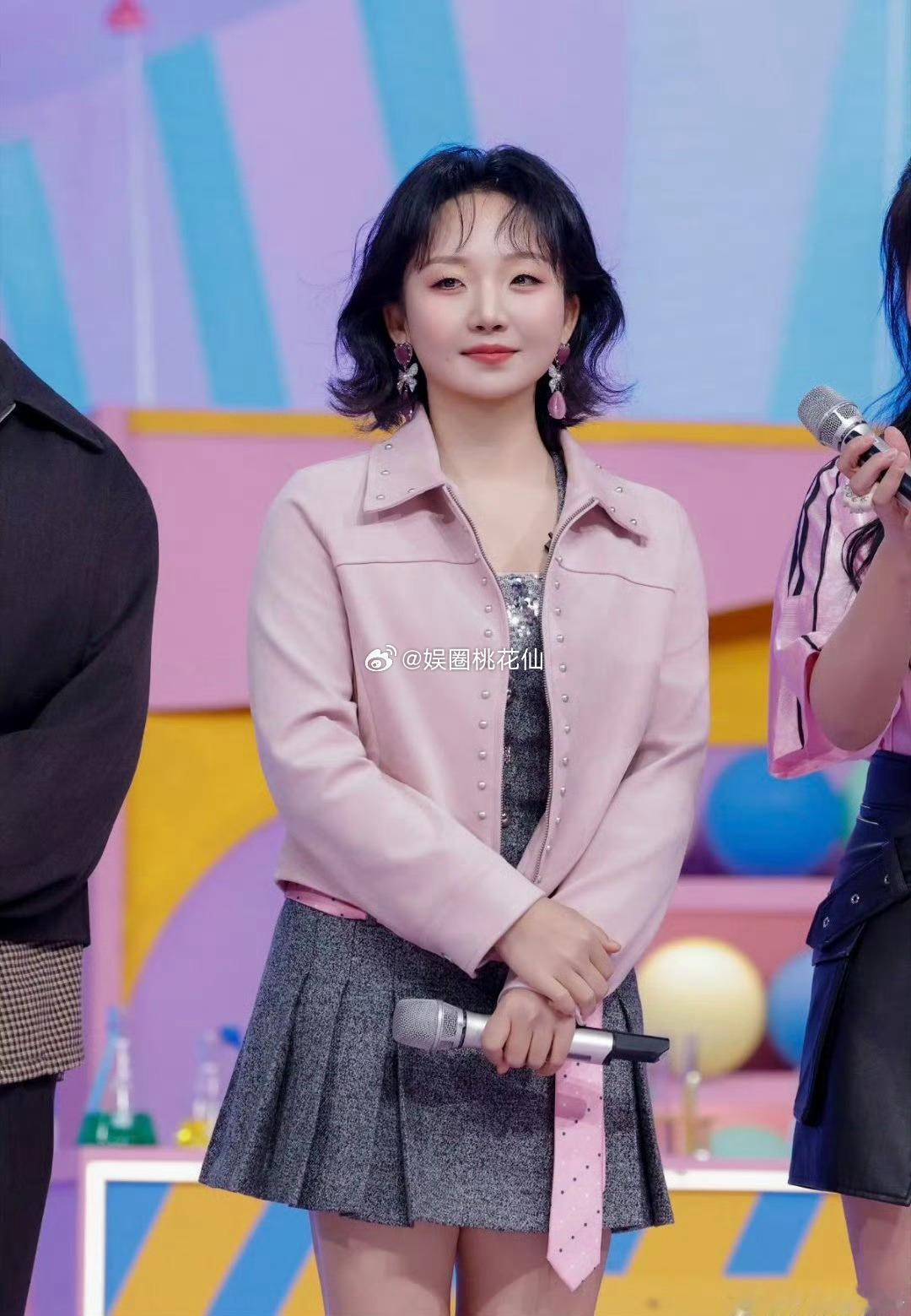 李嘉琦李雪琴你俩咋这么瘦了 李嘉琦和李雪琴这变化也太大了！瘦得自然又好看，完全没