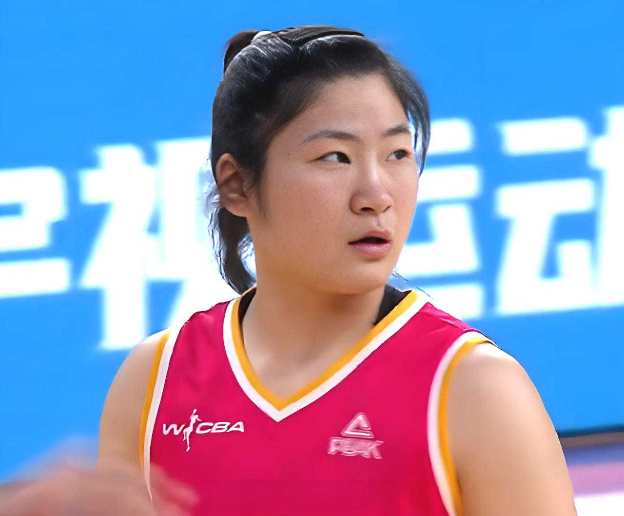 刘贝怎么越来越像“内线球员”了？
在全国女篮锦标赛宜宾翠屏赛区第二场比赛中，山西