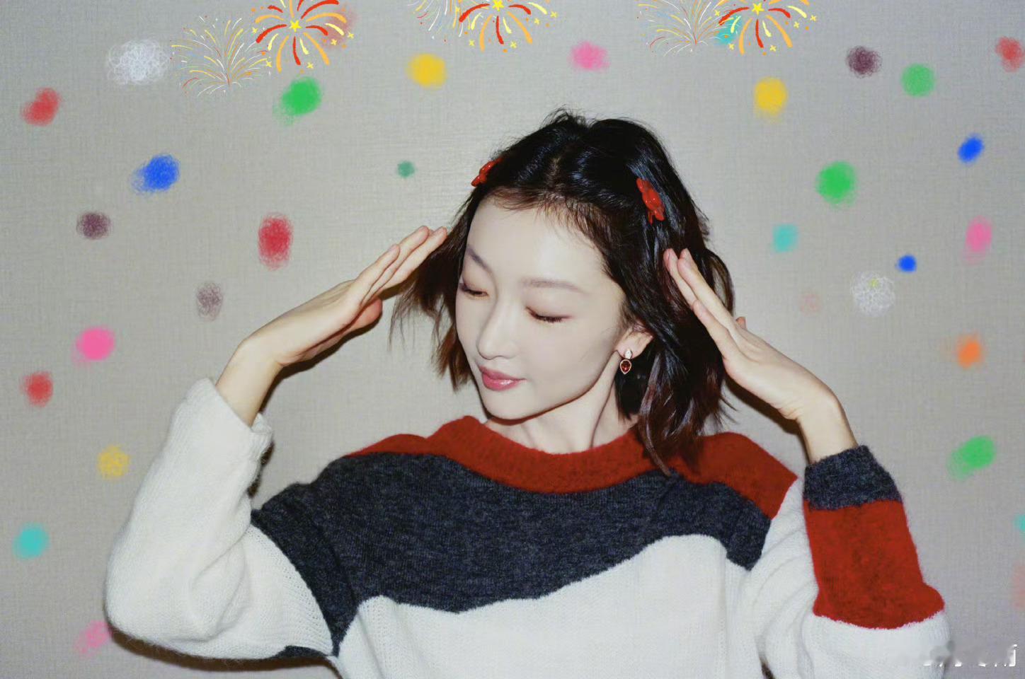 周冬雨好可爱的新年照新的一年，短发的周冬雨，爱了爱了