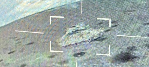 #俄乌局势新进展# 据说每台布雷德利，都装着乌军一个营级指挥所[摊手] ​​​