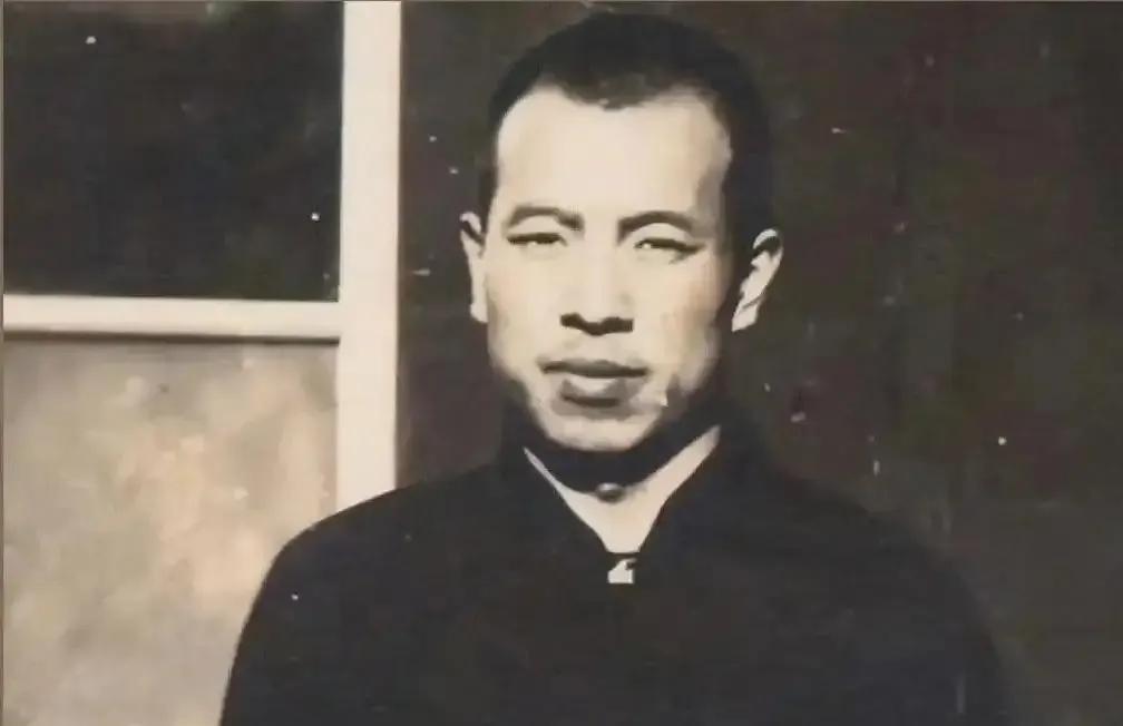 1943年，一个伪军司令把120名日军军官骗进绝地全歼，陈赓却下令：谁都不准动他