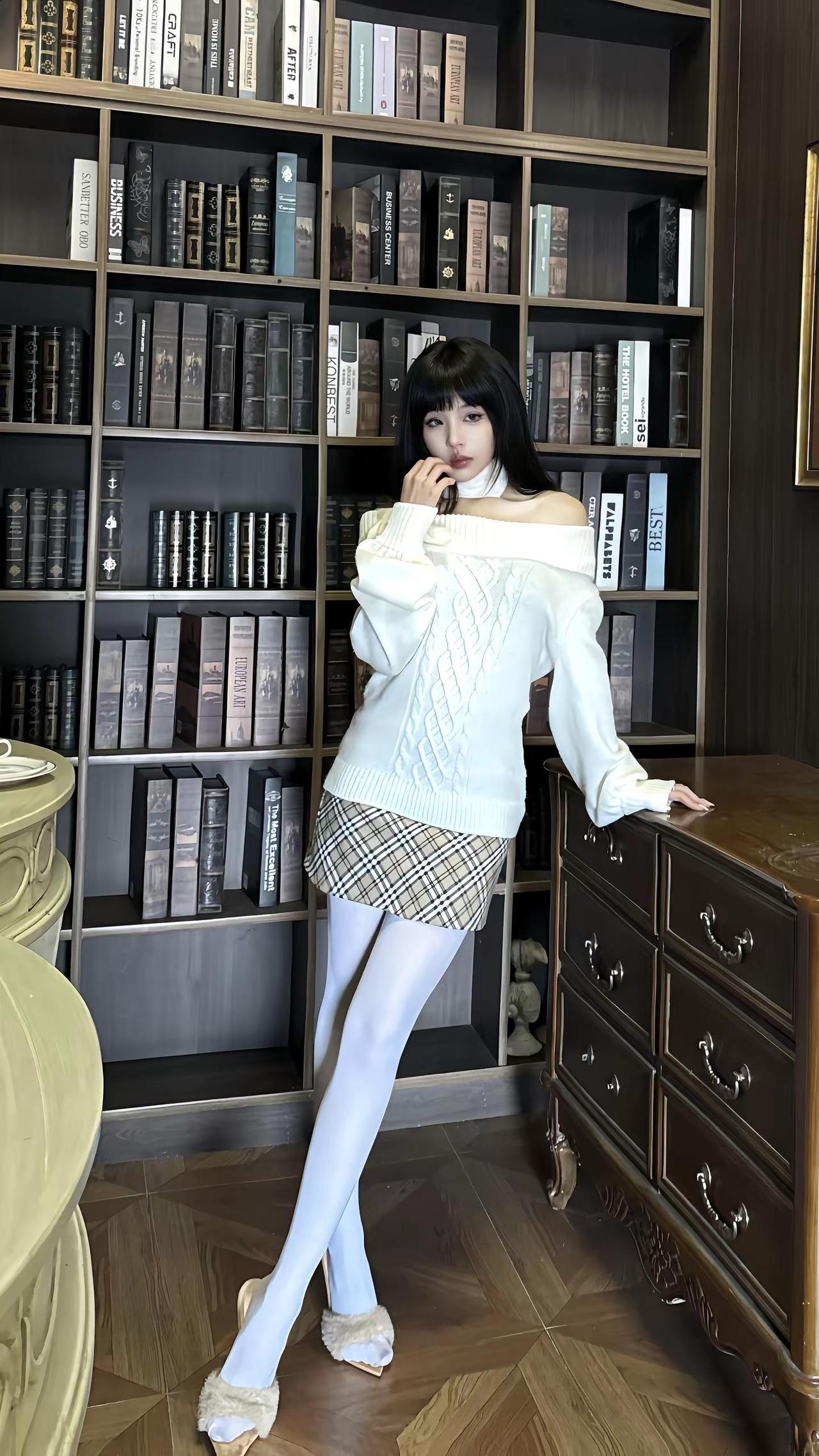 装可爱好难 幸好 我是真的爱装。👚： Loose smell 散结气味Loos