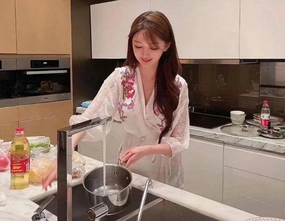 叶珂这是真的退网了，开始为晓明哥下厨了！ 