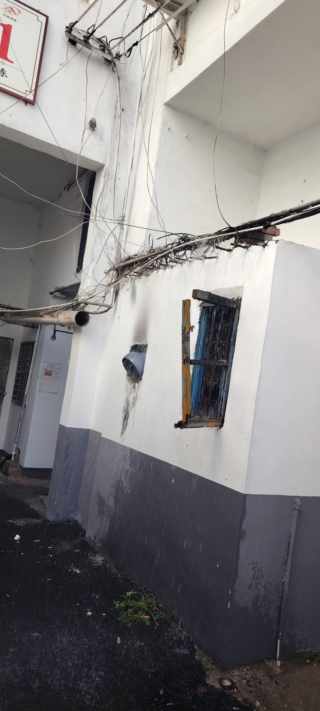 下雪之前，你给自家水管水表做了防护吗？前几年下雪冻冰，隔壁单元邻居水表冻坏了，水