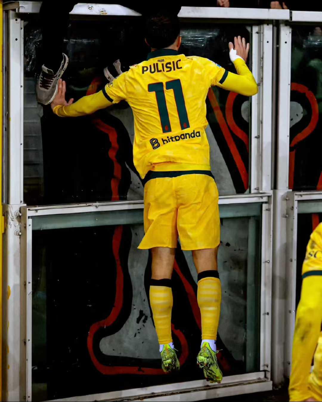 曼联要买普利西奇？
最近有外媒传闻曼联要买普利西奇，不知道是不是真的。不过曼联真