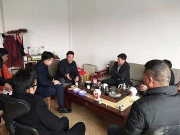 这几天经销商张总虽然生意不好，可没闲着，一直在办公室接待合作的几个品牌的业务负责