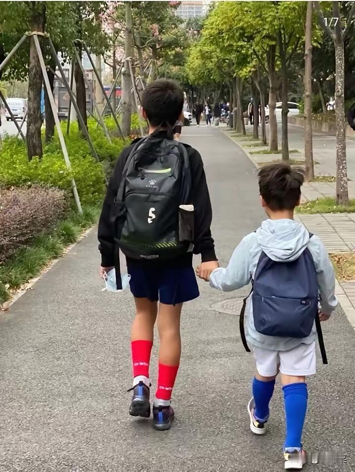 老孙原本觉得大儿子离开董路团队后，就不用再依附对方，还当众指责对方。等给二儿子规