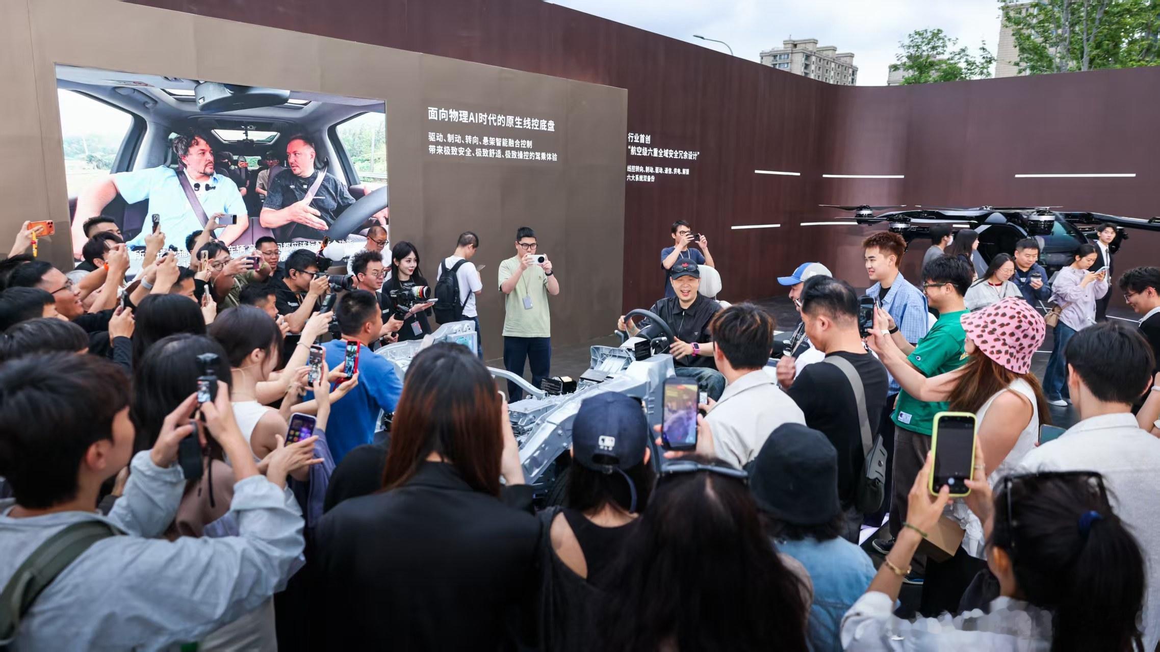 小鹏GX上市发布会热闹出圈！杜海涛、李国麟、董可飞等明星齐聚现场，沉浸式体验GX