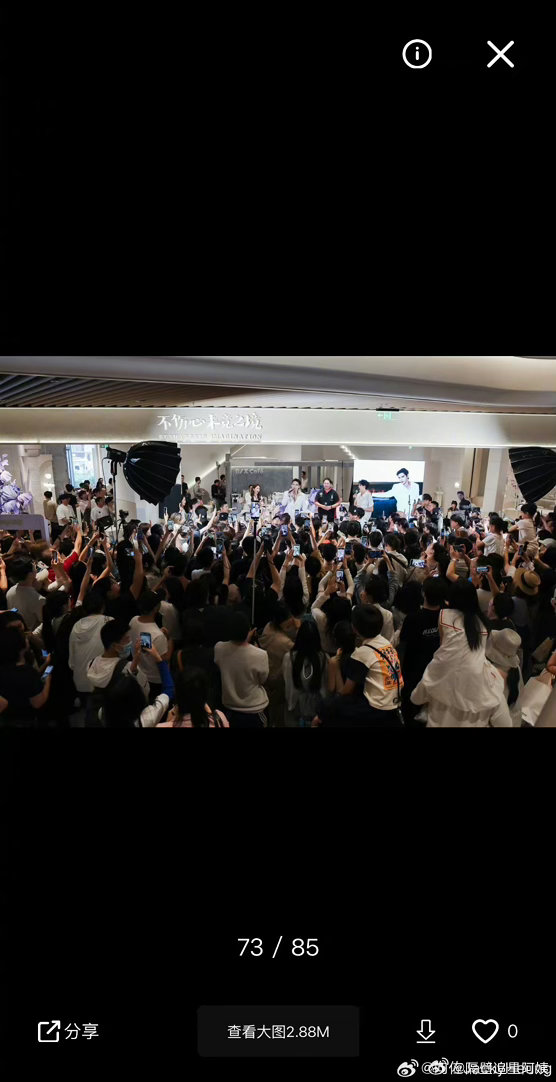 向佑到场向佐粉丝见面会向佐向佑体型差这场粉丝见面会因为向佑的到场多了不少看点，佐