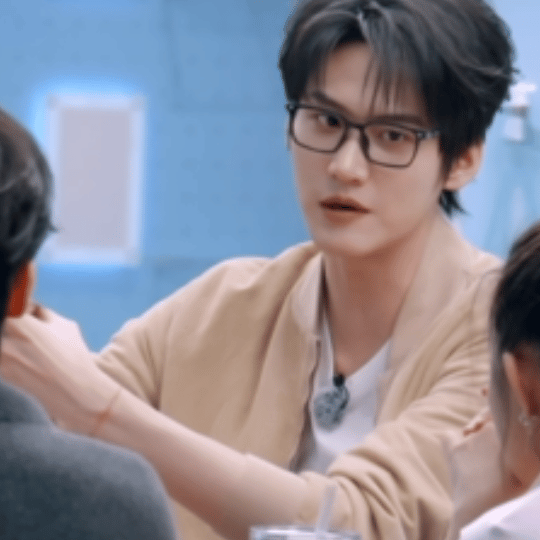 周柯宇不愧被岑今调教过这也太厉害了，特别是看见周柯宇对于什么事情都非常的合理，而