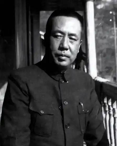 1950年，台北马场町刑场，陈宝仓牺牲之后遗体无人敢领，好友冒死领出腐烂遗体，最