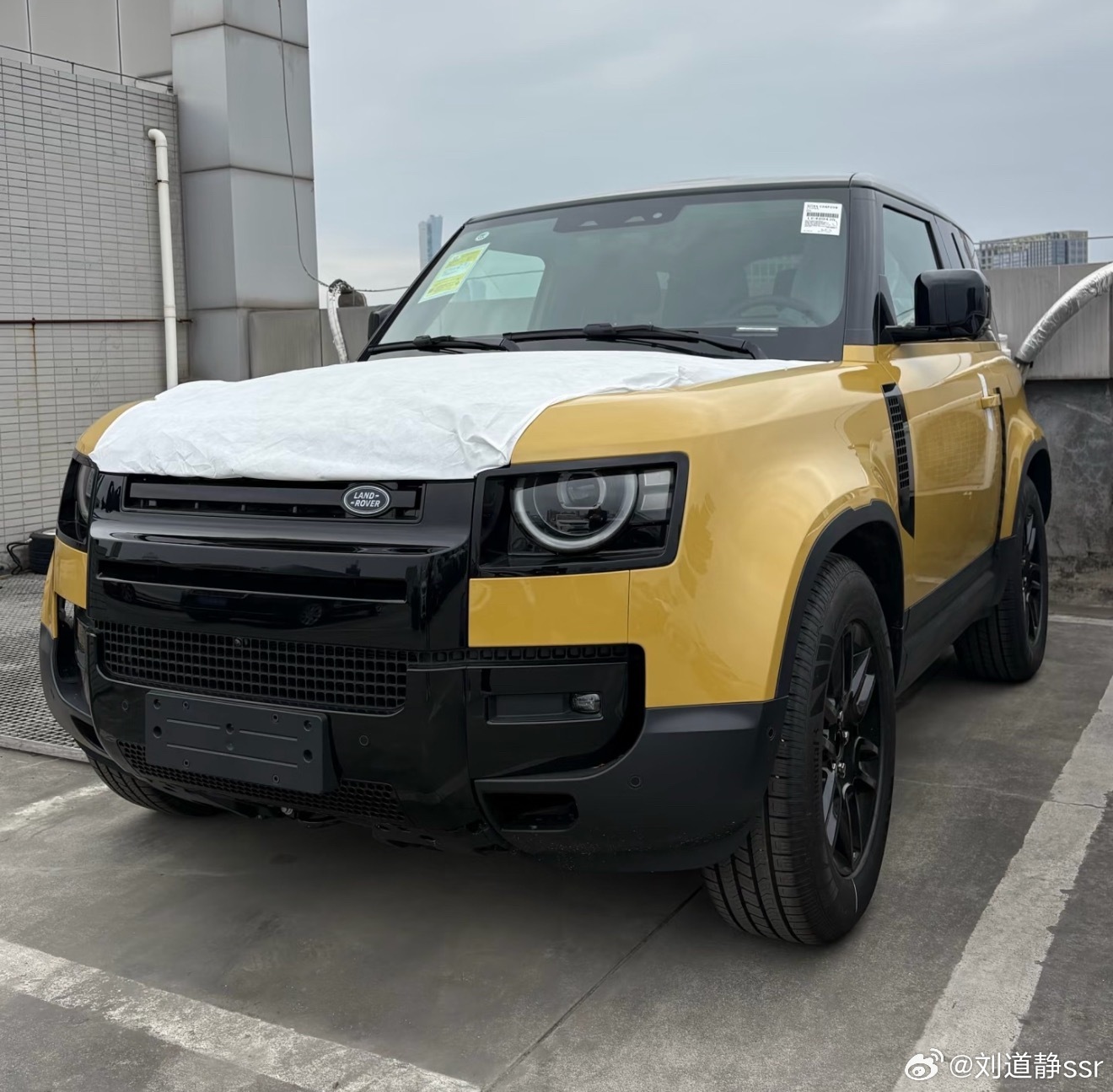 26款路虎卫士传奇款大家觉得怎么样？好看不～ 