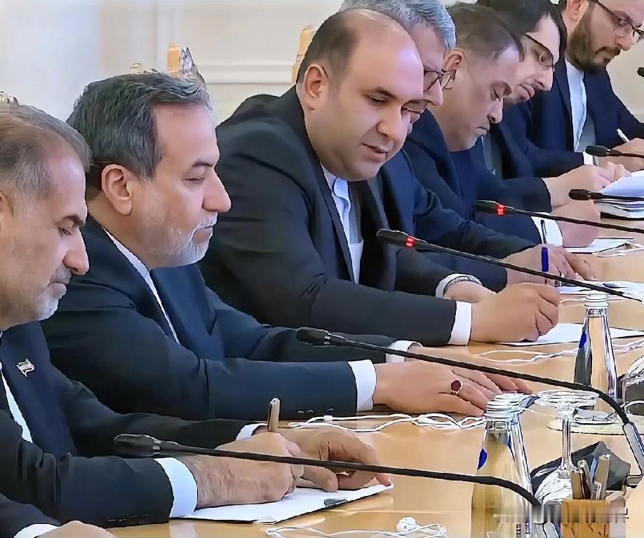 2月6日凌晨的最新消息，速报，全都不容错过，第一条：美伊谈判地点敲定阿曼 伊方否