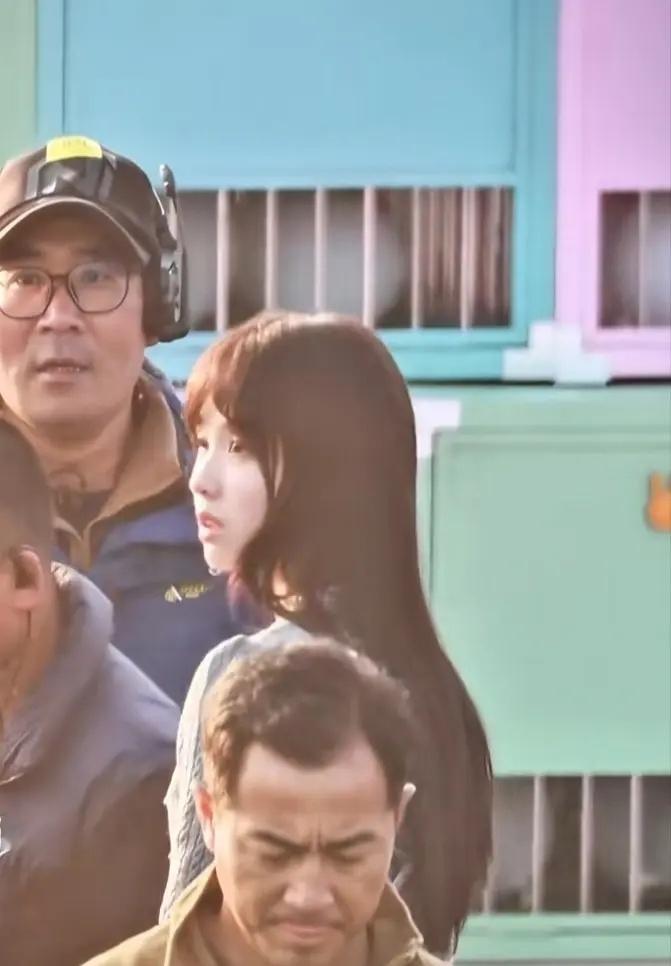 陈都灵玩偶新路透好嫩呀，像古早韩剧小白花 