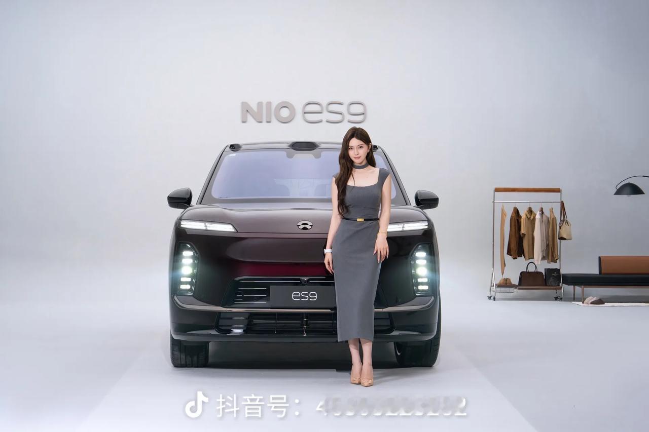 美女汽车博主与蔚来ES9