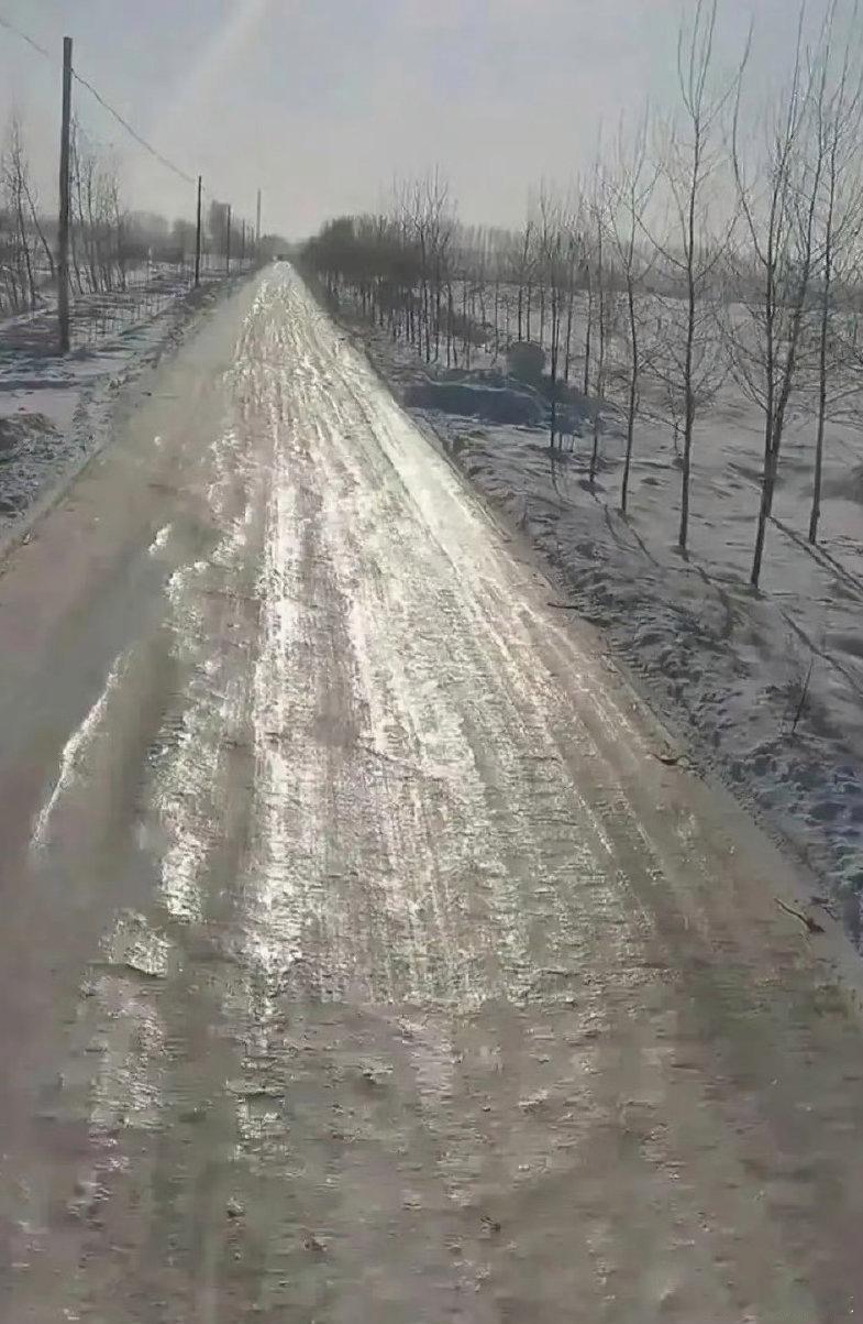 北方的朋友，问一下这种路开车要注意什么 