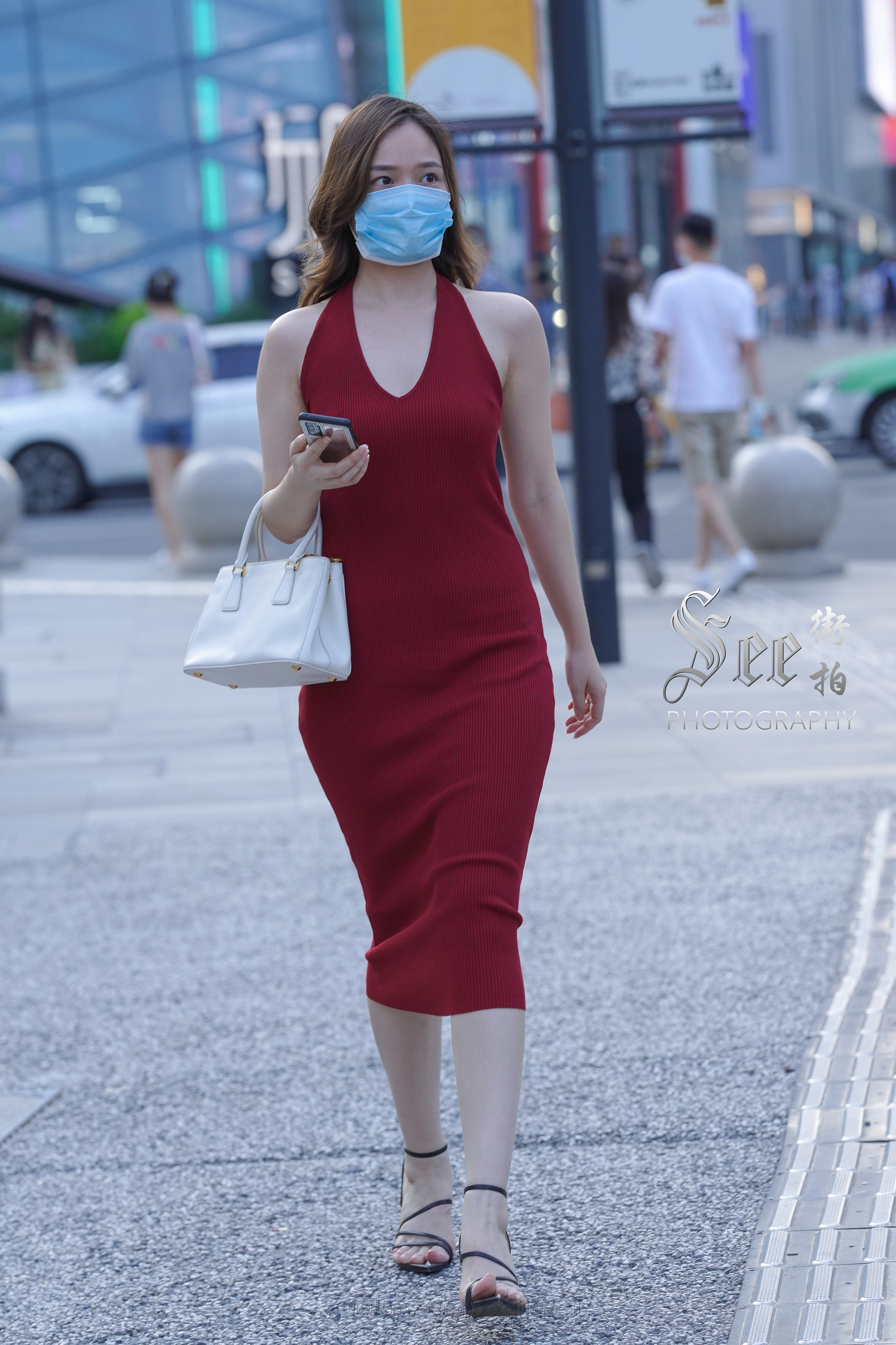 亮眼大气的红色长裙~~ ​​​