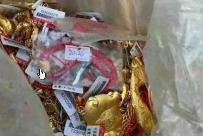 金店价值200万元黄金首饰被盗金店价值200万元黄金首饰被盗 凌晨分窗翻进金店盗